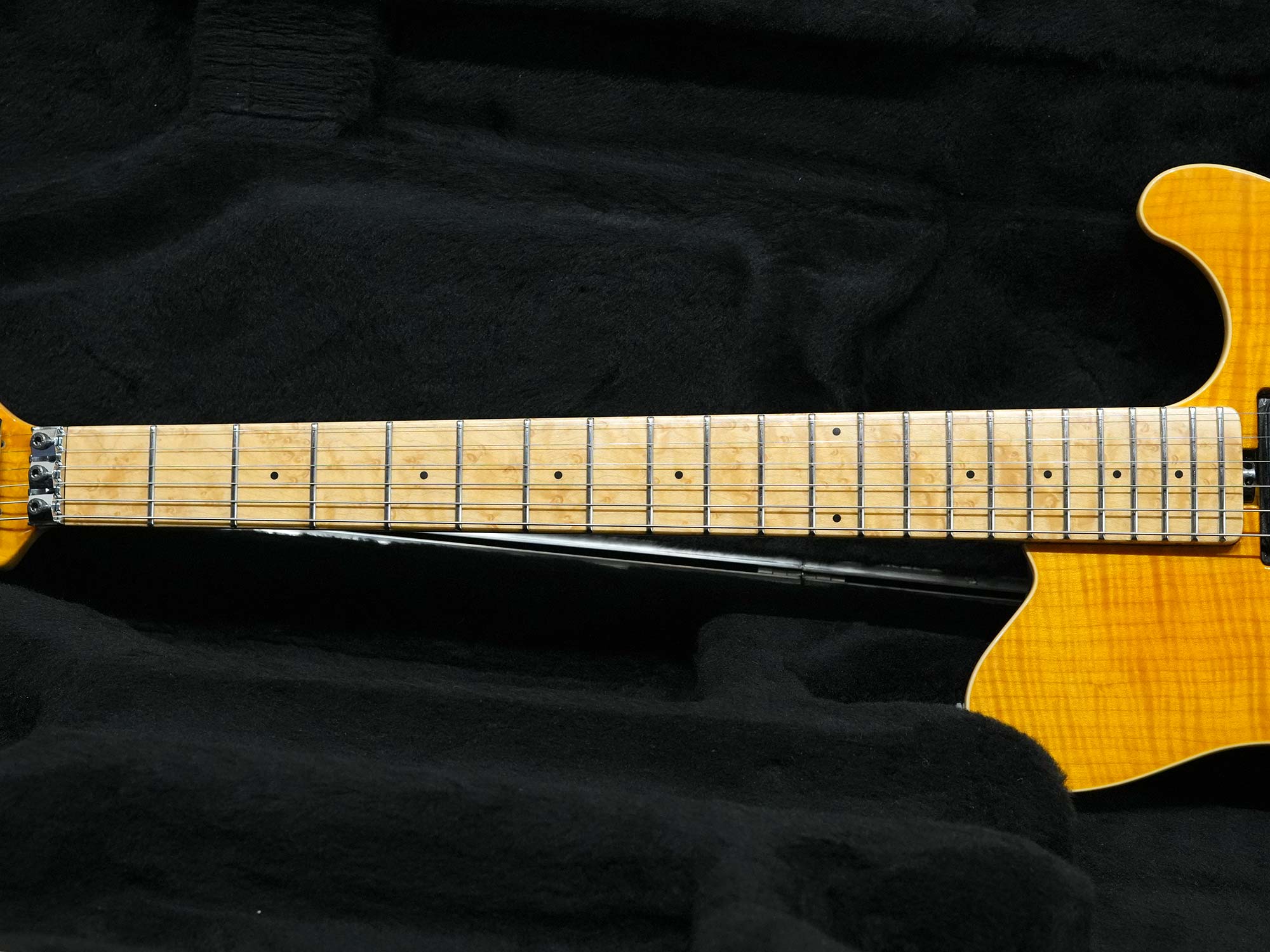 Music Man Axis ”Premium Top” Translucent Gold